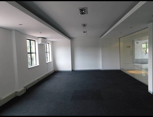 1,049M² OFFICE TO LET IN HYDE PARK